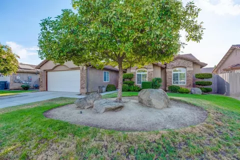 374 S Boyd Ave, Kerman, CA 93630 photo 1