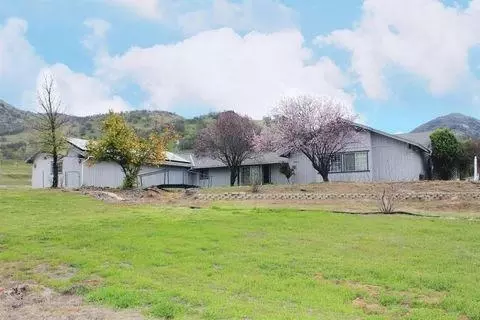 6955 Morain Dr, Sanger, CA 93657 photo 1