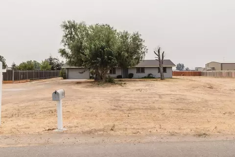17466 Brook Dr, Madera, CA 93638 photo 1