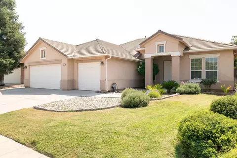 3244 Rall Ave, Clovis, CA 93619 photo 1