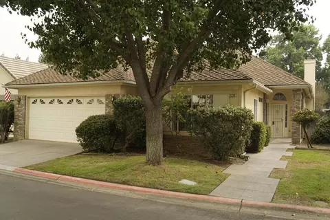 2220 Dawson Cove Ln, Clovis, CA 93611 photo 1
