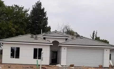 1031 E Adell St, Madera, CA 93638 photo 1
