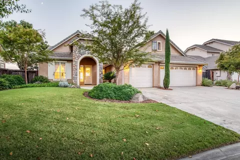 10607 E Duckpoint Way, Clovis, CA 93619 photo 1