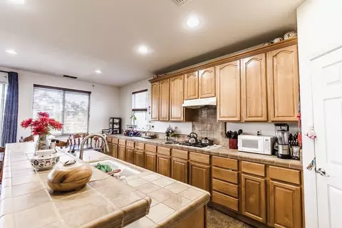 883 S Kenneth Ave, Kerman, CA 93630 photo 5