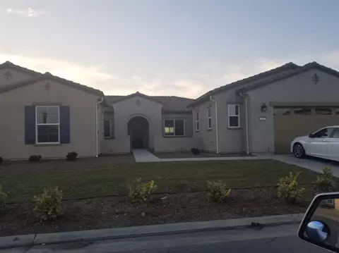 444 S Michele, Kerman, CA 93630 photo 1