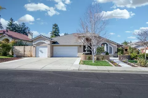 684 N Oxford Ave, Clovis, CA 93611 photo 2