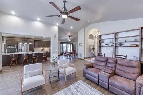 684 N Oxford Ave, Clovis, CA 93611 photo 8