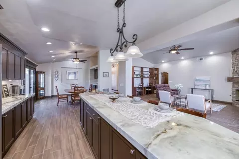 684 N Oxford Ave, Clovis, CA 93611 photo 11