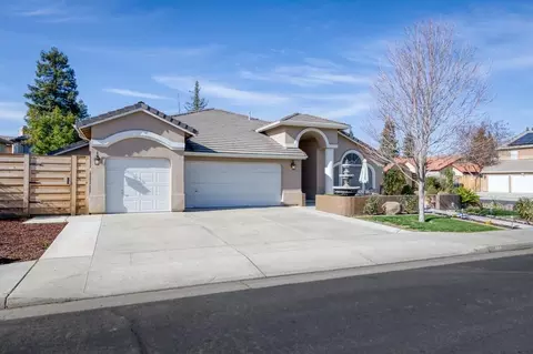 684 N Oxford Ave, Clovis, CA 93611 photo 3