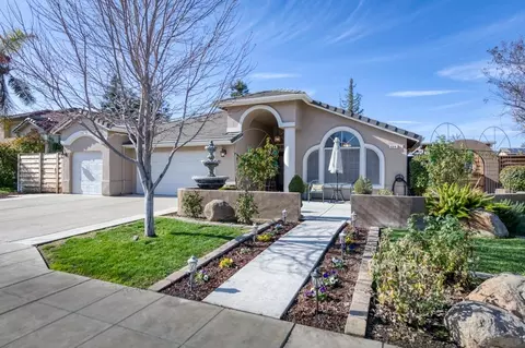 684 N Oxford Ave, Clovis, CA 93611 photo 4