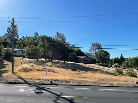 1482 American River Trl, Cool, CA 95614