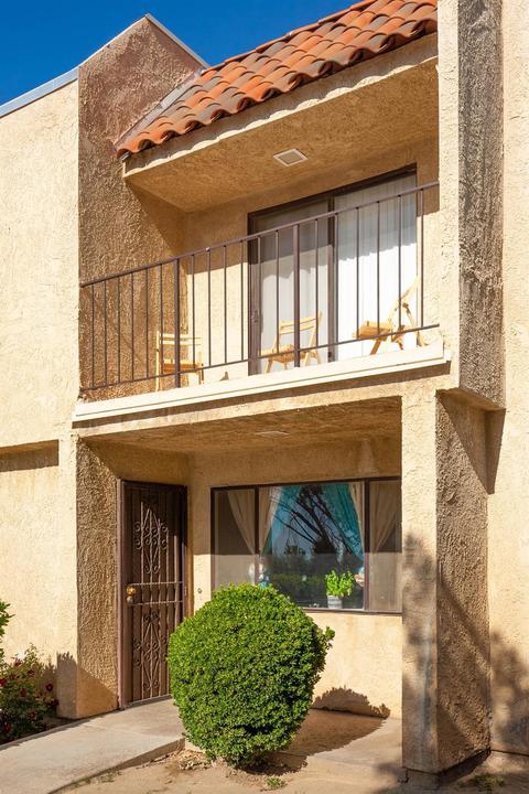44200 Kingtree Ave #28, Lancaster, CA 93534 photo 2