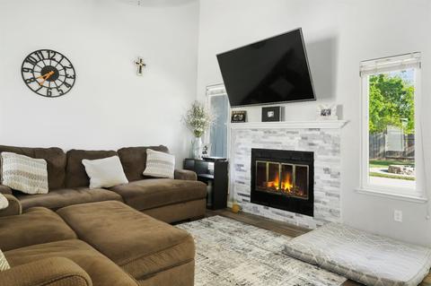 223 W E St, Galt, CA 95632 photo 5