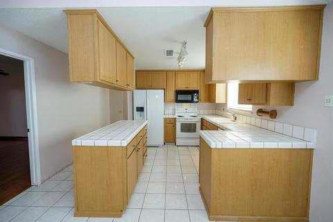 828 W Union Ave, Modesto, CA 95356 photo 15