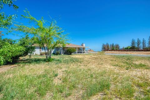 837 Olive, Patterson, CA 95363 photo 2