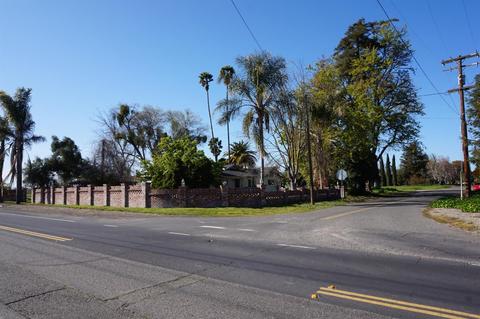 2301 Bangs Ave, Modesto, CA 95356 photo 2