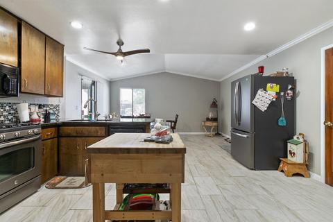 1075 Parkside Ave, Manteca, CA 95336 photo 4