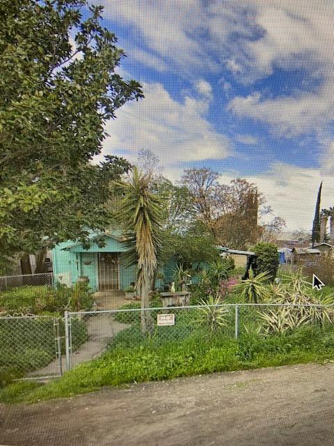 1765 Dallas St, Modesto, CA 95358 photo 2