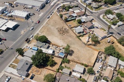 2131 Pine St, Ceres, CA 95307 photo 1