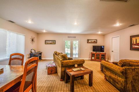 437 E Vine St, Lodi, CA 95240 photo 10