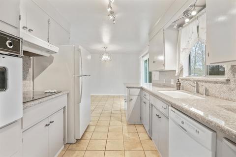 13703 E Victor Rd, Lodi, CA 95240 photo 4