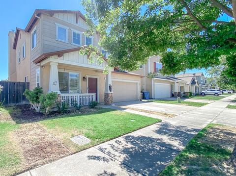 4220 Seranade Dr, Turlock, CA 95382 photo 2