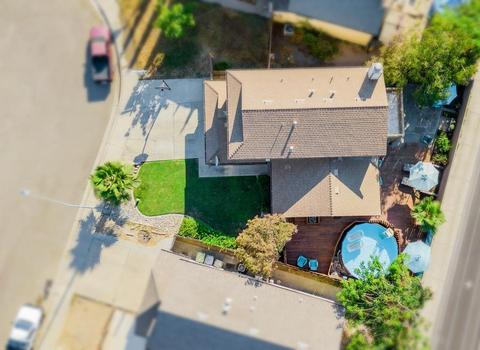 561 Ledwith Ct, Turlock, CA 95382 photo 2