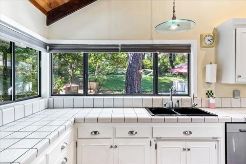 11260 Edward Dr, Grass Valley, CA 95949 photo 8
