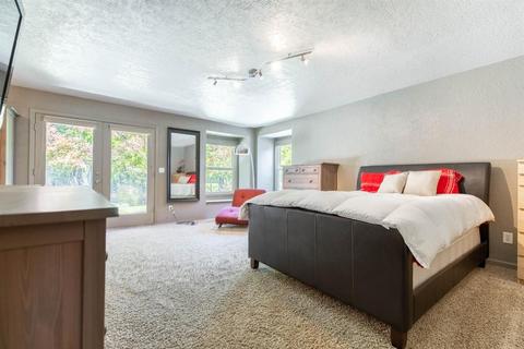 933 Dyer Ln, Modesto, CA 95350 photo 19