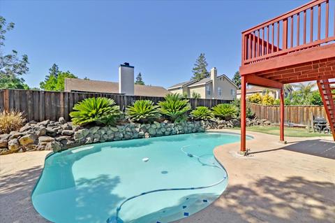 1304 Ray Harvey Dr, Tracy, CA 95377 photo 1