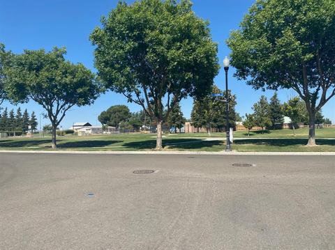 3960 Biltmore Dr, Turlock, CA 95382 photo 2