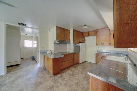 1240 Padre Dr, Salinas, CA 93901 photo 14