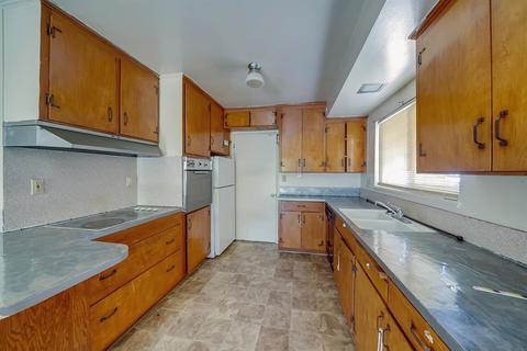 1240 Padre Dr, Salinas, CA 93901 photo 17