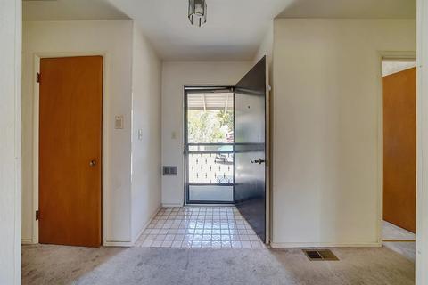 1240 Padre Dr, Salinas, CA 93901 photo 4