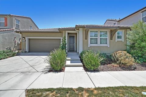 7021 Daphne St, Tracy, CA 95377 photo 2
