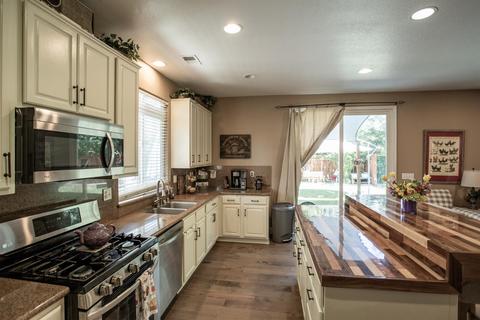 2000 St Peters St, Modesto, CA 95355 photo 4