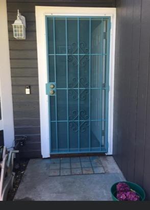 1216 Dezzani Ln, Modesto, CA 95358 photo 2