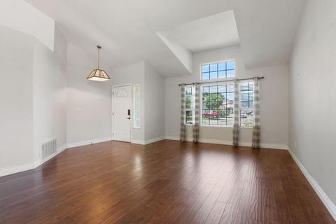 760 Foxwood Dr, Tracy, CA 95376 photo 2
