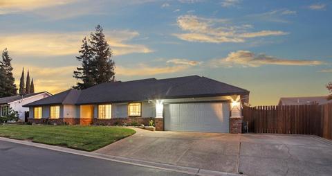1422 Iris Dr, Lodi, CA 95242 photo 3