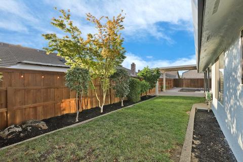 1422 Iris Dr, Lodi, CA 95242 photo 6