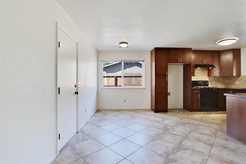 1005 Shadow Ridge Dr, Modesto, CA 95351 photo 9