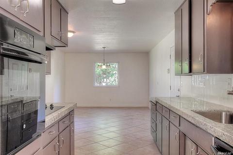 2508 Apache Ct, Modesto, CA 95350 photo 3