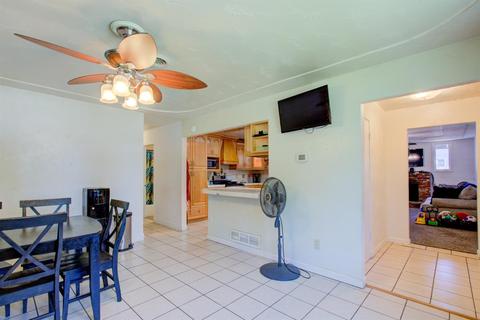 930 E C St, Oakdale, CA 95361 photo 6