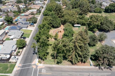 930 E C St, Oakdale, CA 95361 photo 5