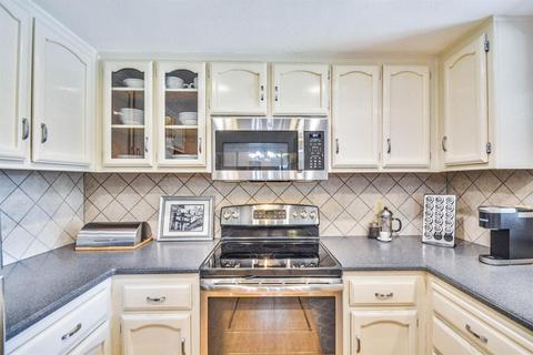 3845 Emperor Ln, Modesto, CA 95356 photo 18