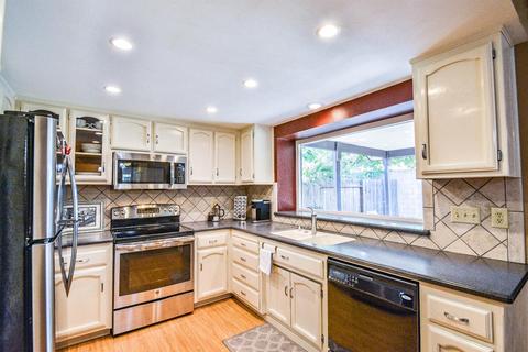 3845 Emperor Ln, Modesto, CA 95356 photo 16