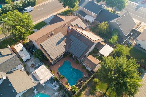 1946 Peacock Dr, Turlock, CA 95382 photo 3
