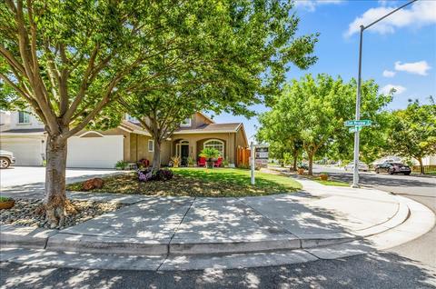 958 Sun Meadow Dr, Ceres, CA 95307 photo 2
