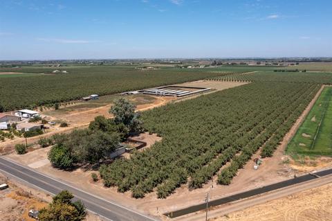 17848 Sycamore Ave, Patterson, CA 95363 photo 2