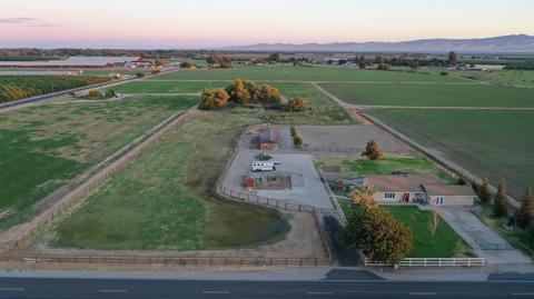 6588 Trahern Rd, Manteca, CA 95337 photo 1
